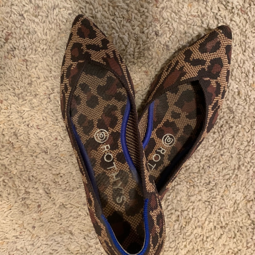 Great condition Rothy’s leopard pointed flat